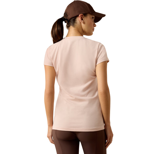 Woman wearing a beige t-shirt and brown cap on a white background