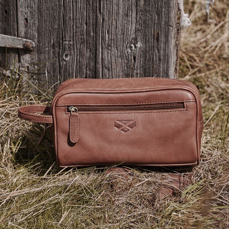 Monarch Leather Wash Bag In Whiskey