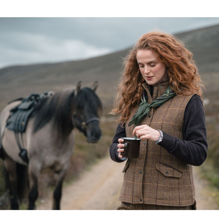 Hoggs Of Fife Women's  Eden Technical Tweed Gilet In Bracken/Blackberry