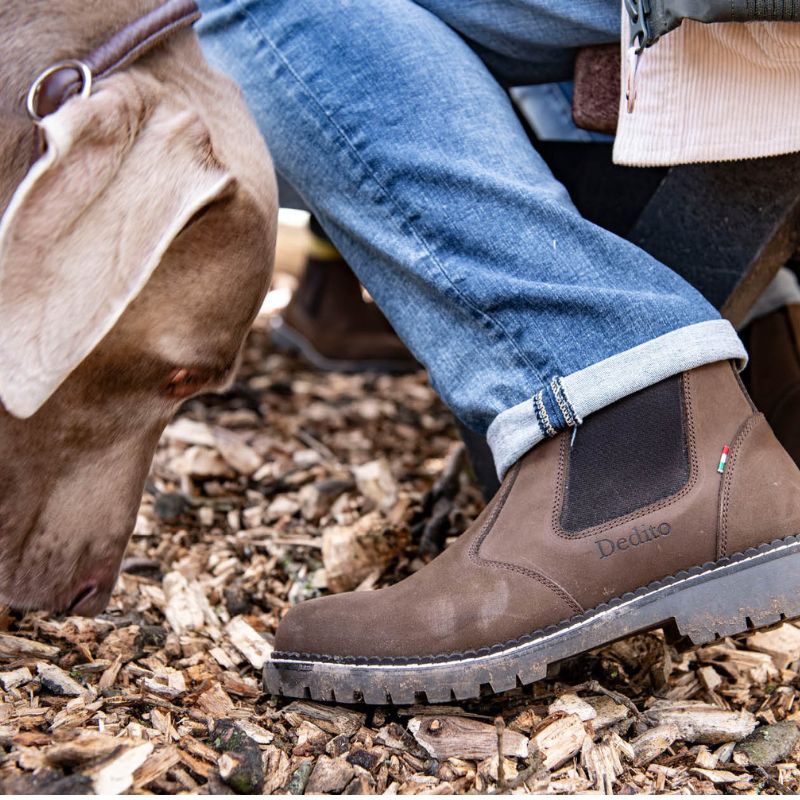 Dedito Omnio Chelsea Boots in Nubuck Lifestyle